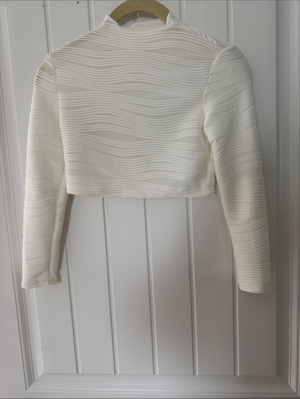 SHEIN White Textured Wave-Pattern Cropped Long Sleeve Top